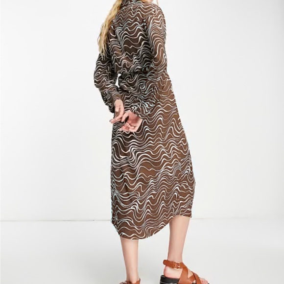 & Other Stories Brown and White midi dress in brown print - Picture 11 of 14